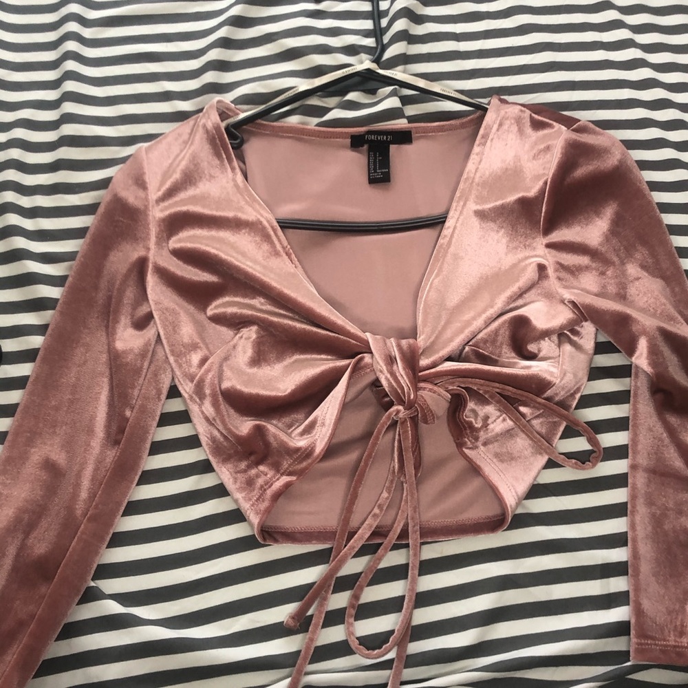 Long sleeve pink knotted Self-Tie Crop Top!